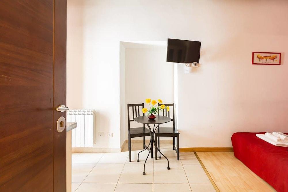 Vatican City Guest House Рим Екстериор снимка